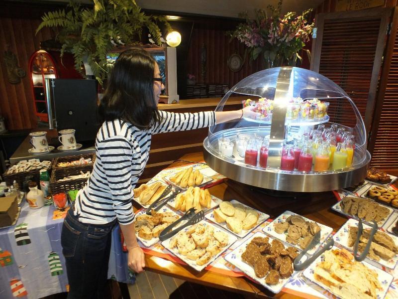 Hotel - Restaurant - Salon De The Le Beausejour 트레가스텔 외부 사진