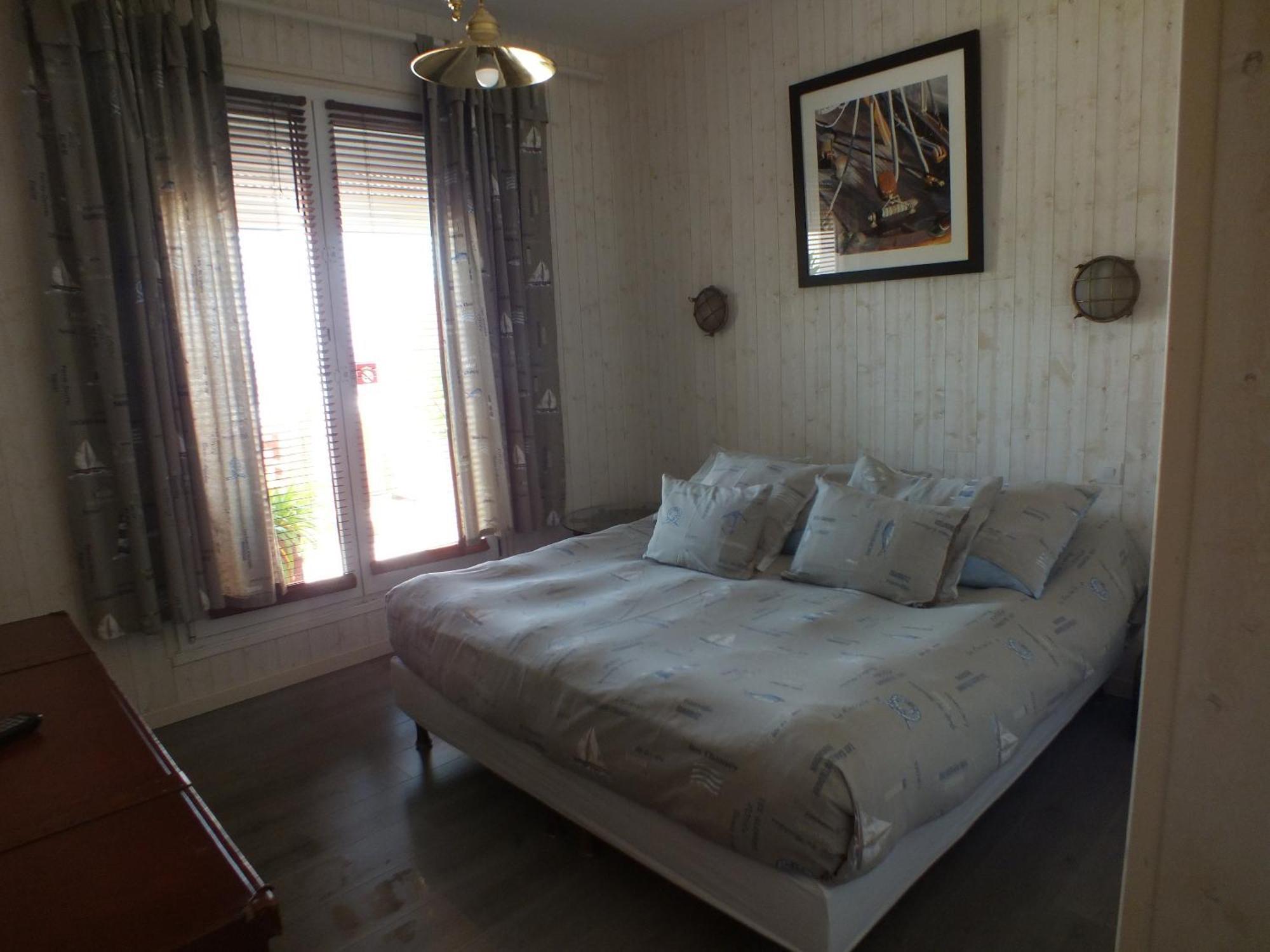Hotel - Restaurant - Salon De The Le Beausejour 트레가스텔 객실 사진