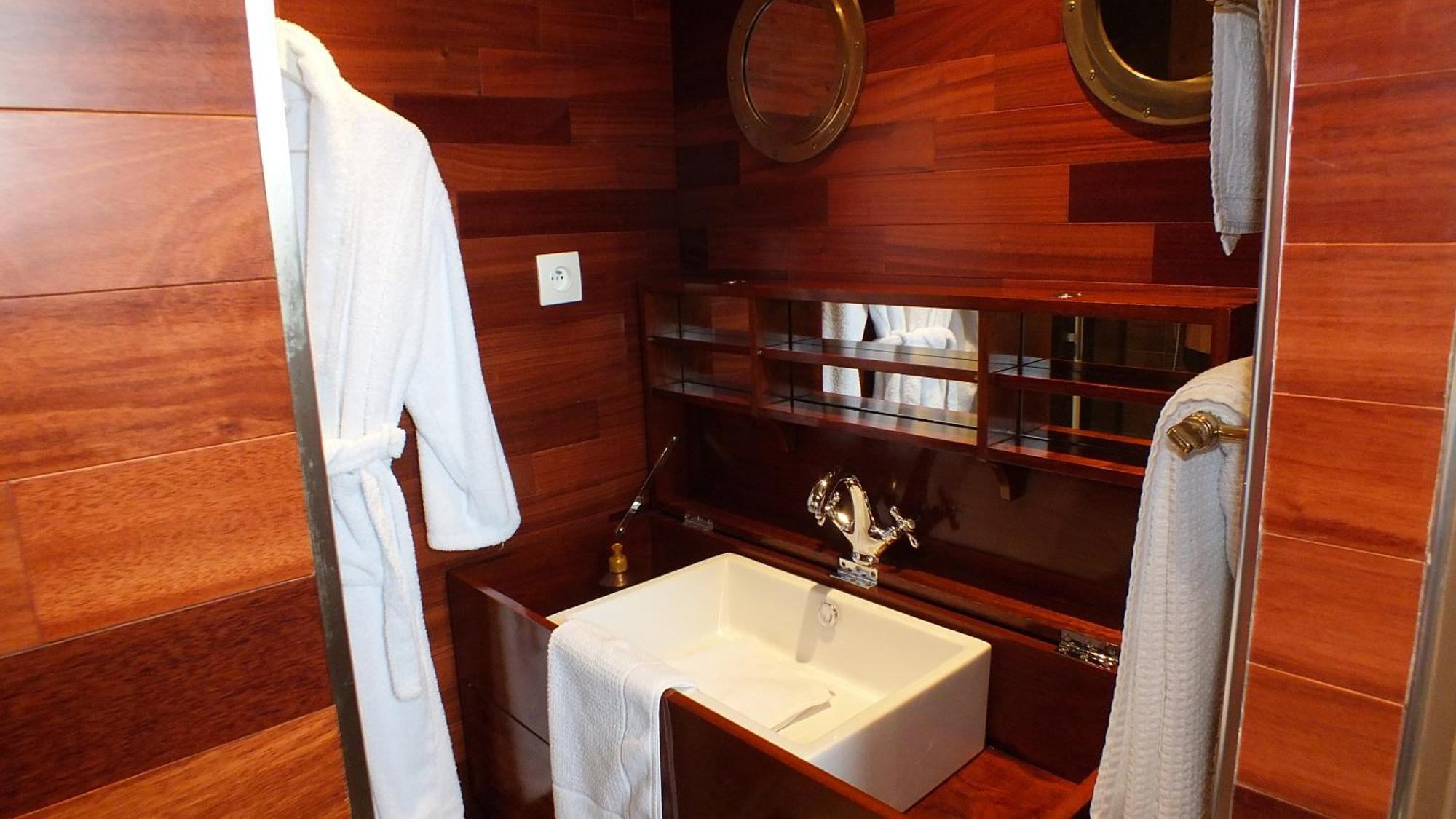 Hotel - Restaurant - Salon De The Le Beausejour 트레가스텔 객실 사진