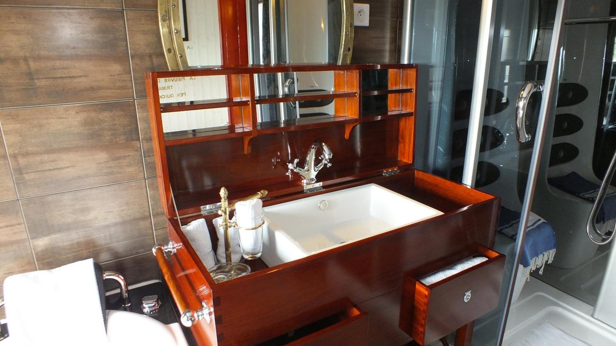 Hotel - Restaurant - Salon De The Le Beausejour 트레가스텔 객실 사진