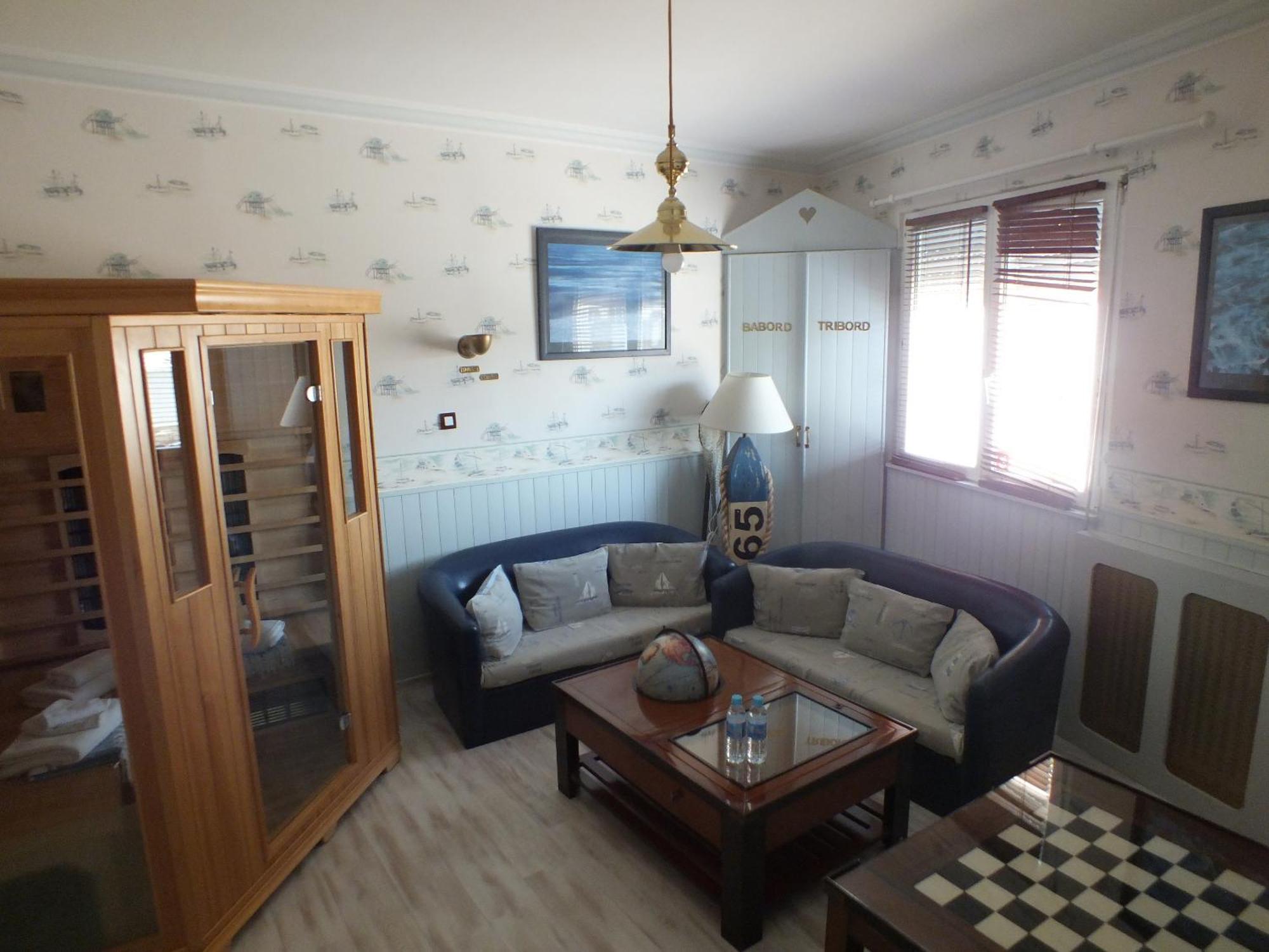 Hotel - Restaurant - Salon De The Le Beausejour 트레가스텔 객실 사진