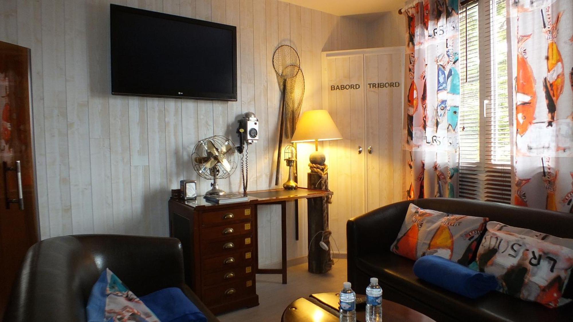 Hotel - Restaurant - Salon De The Le Beausejour 트레가스텔 객실 사진