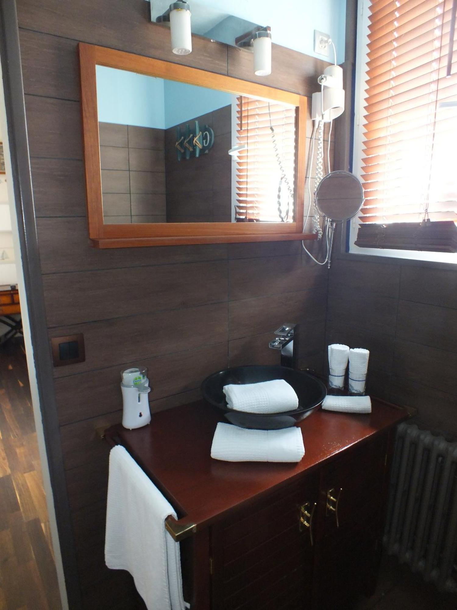Hotel - Restaurant - Salon De The Le Beausejour 트레가스텔 객실 사진