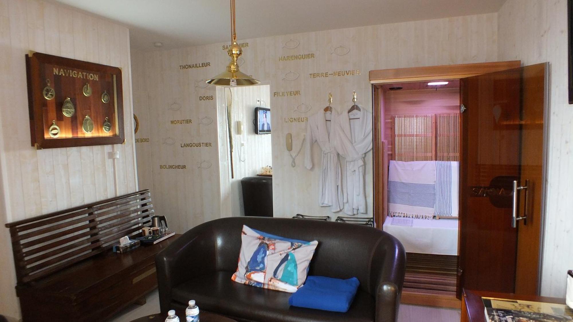Hotel - Restaurant - Salon De The Le Beausejour 트레가스텔 객실 사진