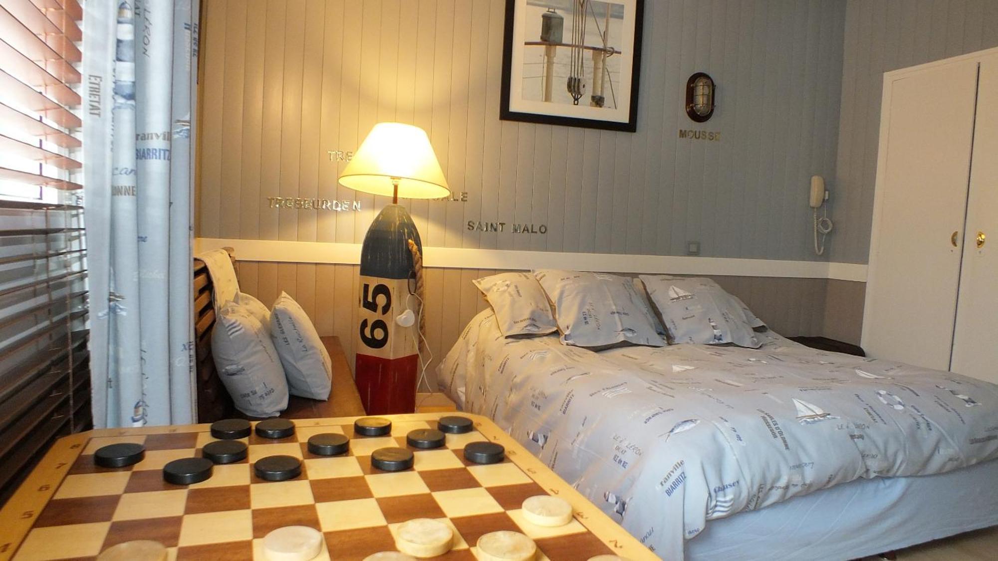 Hotel - Restaurant - Salon De The Le Beausejour 트레가스텔 객실 사진