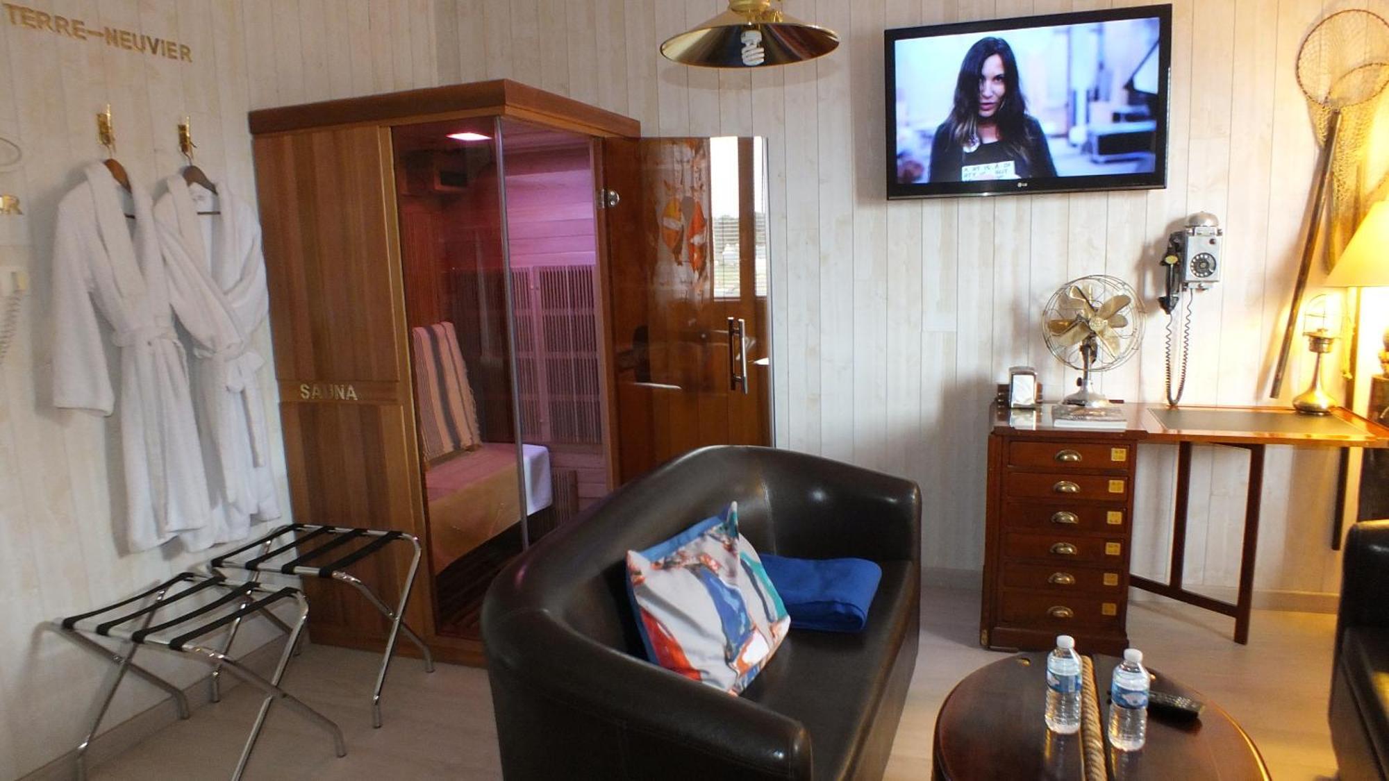Hotel - Restaurant - Salon De The Le Beausejour 트레가스텔 객실 사진