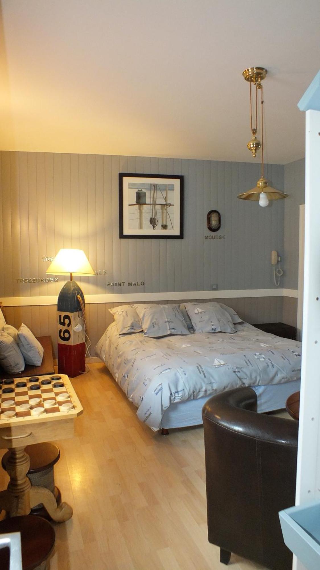 Hotel - Restaurant - Salon De The Le Beausejour 트레가스텔 객실 사진