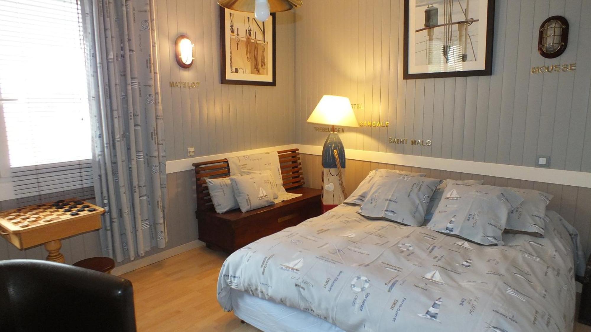 Hotel - Restaurant - Salon De The Le Beausejour 트레가스텔 객실 사진
